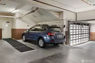 610 Aloha St, Seattle, WA 98109 - Photo 22