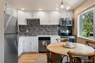 610 Aloha St, Seattle, WA 98109 - Photo 12