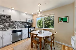 610 Aloha St, Seattle, WA 98109 - Photo 2