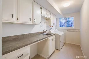 12617 NE 5th St, Bellevue, WA 98005 - Photo 10