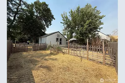 115 W 2nd Street, Waitsburg, WA 99361 - Photo 16