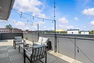 4326 Woodlawn Ave N, Seattle, WA 98103 - Photo 2