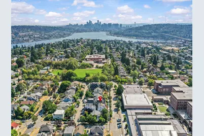 4326 Woodlawn Avenue N #B, Seattle, WA 98103 - Photo 4
