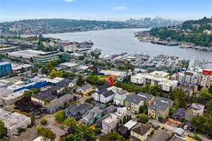 952 N 35th St, Seattle, WA 98103 - Photo 2