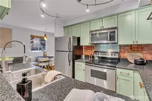 952 N 35th St, Seattle, WA 98103 - Photo 12