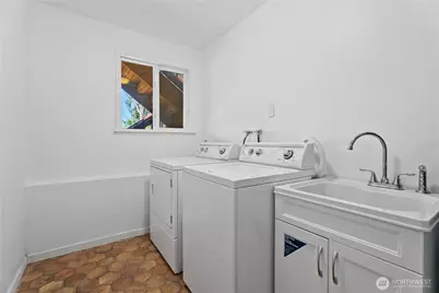 1665 Monroe Court SE, Renton, WA 98058 - Photo 22