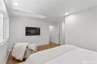 2202 Sahalee Drive E, Sammamish, WA 98074 - Photo 16