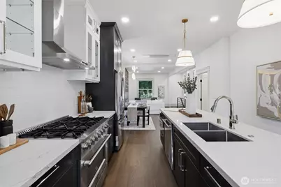 1721 3rd Avenue N, Seattle, WA 98109 - Photo 20