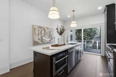 1721 3rd Avenue N, Seattle, WA 98109 - Photo 18