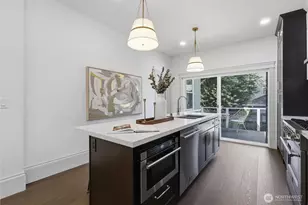 1721 3rd Ave N, Seattle, WA 98109 - Photo 18