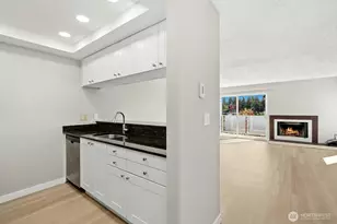 8812 20th Ave NE, Seattle, WA 98115 - Photo 2