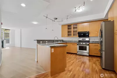 1188 106th Avenue NE #324, Bellevue, WA 98004 - Photo 6