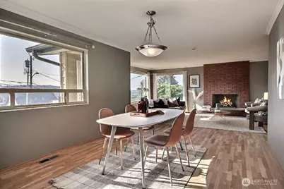 326 Renton Avenue S, Renton, WA 98057 - Photo 8