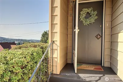 326 Renton Avenue S, Renton, WA 98057 - Photo 2