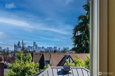330 NE Elk Place, Seattle, WA 98115 - Photo 16
