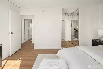4540 8th Avenue NE #1002, Seattle, WA 98105 - Photo 18