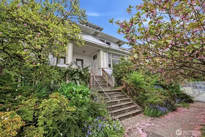 6238 Woodlawn Avenue N, Seattle, WA 98103 - Photo 2