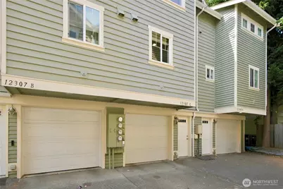 12307 10th Place NE #Unit C, Seattle, WA 98125 - Photo 2