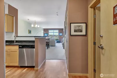 3333 Wallingford Avenue N #410, Seattle, WA 98103 - Photo 6