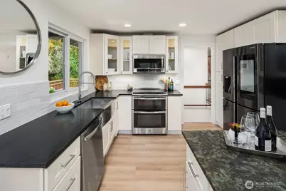 5761 110th Ave SE, Bellevue, WA 98006 - Photo 6