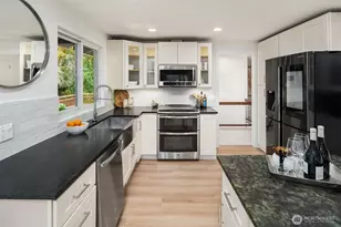 5761 110th Ave SE, Bellevue, WA 98006 - Photo 6