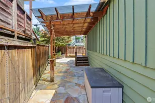 1326 N 40th St, Seattle, WA 98103 - Photo 28