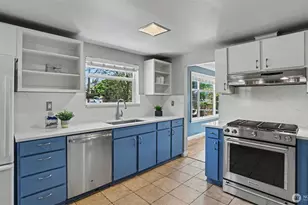 1326 N 40th St, Seattle, WA 98103 - Photo 14