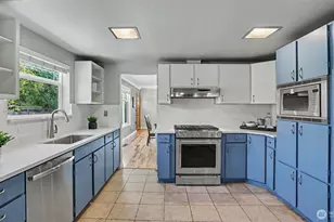 1326 N 40th St, Seattle, WA 98103 - Photo 12
