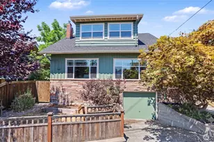 1326 N 40th St, Seattle, WA 98103 - Photo 2