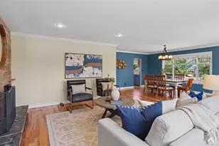 1326 N 40th St, Seattle, WA 98103 - Photo 8