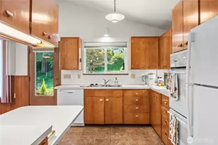 1040 Rosewood Ln, Fircrest, WA 98466 - Photo 14