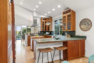 6510 NE Sundance Ln, Bainbridge Island, WA 98110 - Photo 14