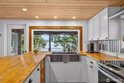 18274 Capet Zalsiluce Road, La Conner, WA 98257 - Photo 16