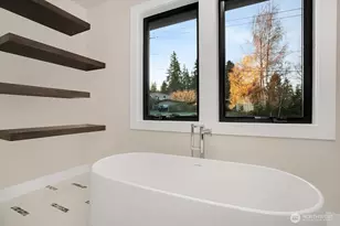 9206 NE 24th St, Clyde Hill, WA 98004 - Photo 16
