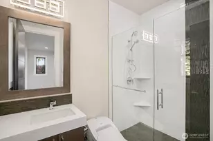 9206 NE 24th St, Clyde Hill, WA 98004 - Photo 24