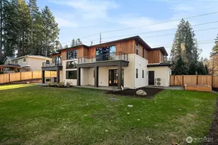 9206 NE 24th St, Clyde Hill, WA 98004 - Photo 26