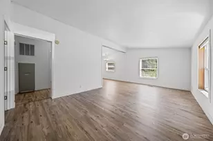 11607 Golden Given Rd E, Tacoma, WA 98445 - Photo 4
