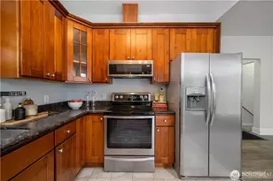 1305 NE 55th St, Seattle, WA 98105 - Photo 12