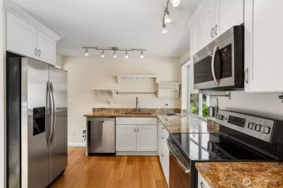 20224 Greenwood Ave N, Shoreline, WA 98133 - Photo 10