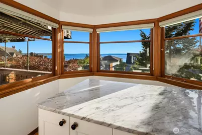 2301 Rosemont Place W, Seattle, WA 98199 - Photo 12