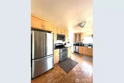 7471 Corliss Avenue N, Seattle, WA 98103 - Photo 2