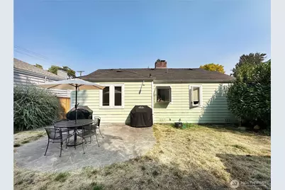 7471 Corliss Avenue N, Seattle, WA 98103 - Photo 12