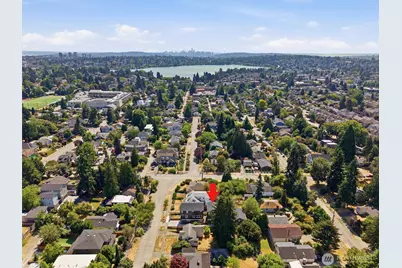 8817 Densmore Avenue N, Seattle, WA 98103 - Photo 26