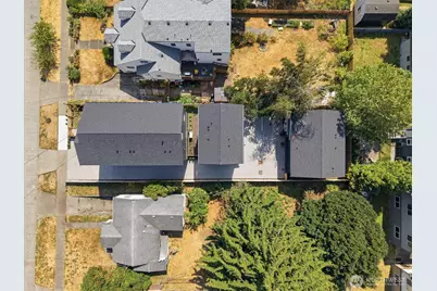 8817 Densmore Avenue N, Seattle, WA 98103 - Photo 24