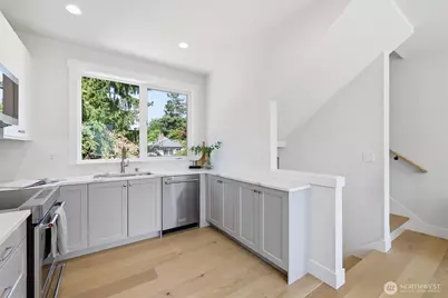 8815 Densmore Avenue N #B, Seattle, WA 98103 - Photo 12