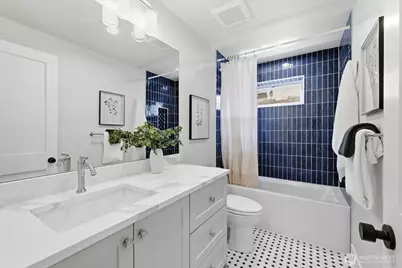 8815 Densmore Avenue N #B, Seattle, WA 98103 - Photo 22