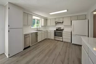 209 Sunset Dr, Longview, WA 98632 - Photo 4