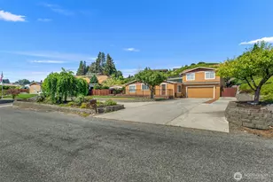 390 Sunnyslope Heights Rd, Wenatchee, WA 98801 - Photo 1