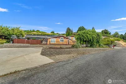 390 Sunnyslope Heights Road, Wenatchee, WA 98801 - Photo 2