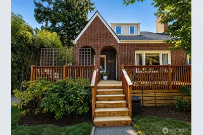 6327 34th Avenue SW, Seattle, WA 98126 - Photo 2